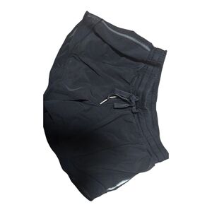 Lululemon 8 Hotty Hot Lenght  Shorts